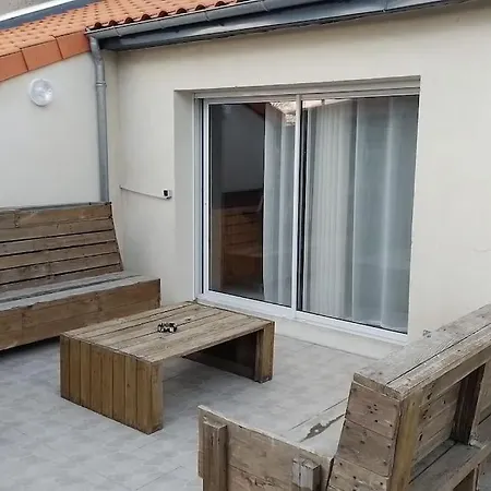 Magnifique Studio Piscine Chauffee Selon Periode Sevremont